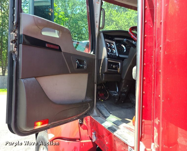 image for item MO9961 2013 Kenworth T660  semi truck