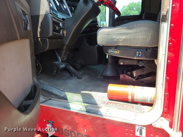 image for item MO9961 2013 Kenworth T660  semi truck