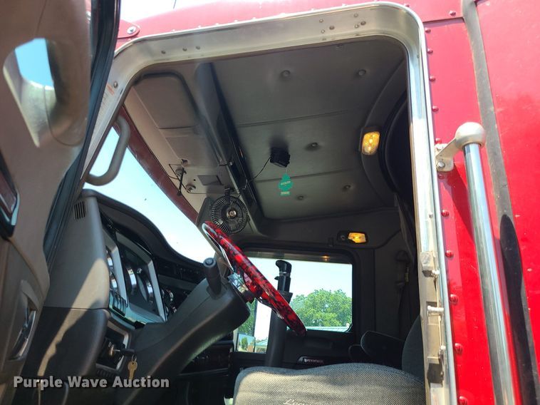 image for item MO9961 2013 Kenworth T660  semi truck