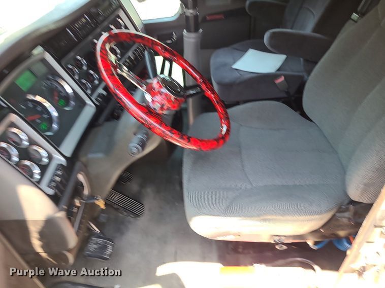 image for item MO9961 2013 Kenworth T660  semi truck