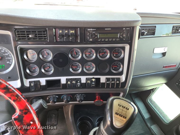 image for item MO9961 2013 Kenworth T660  semi truck