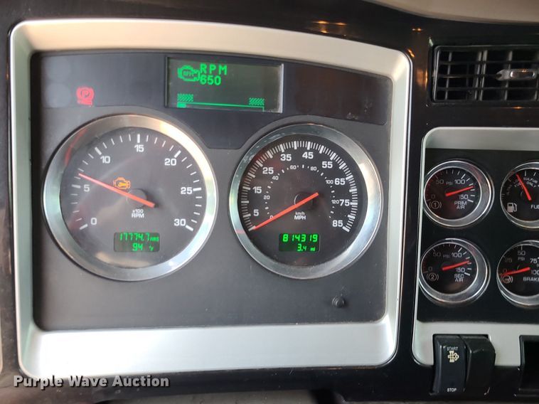 image for item MO9961 2013 Kenworth T660  semi truck