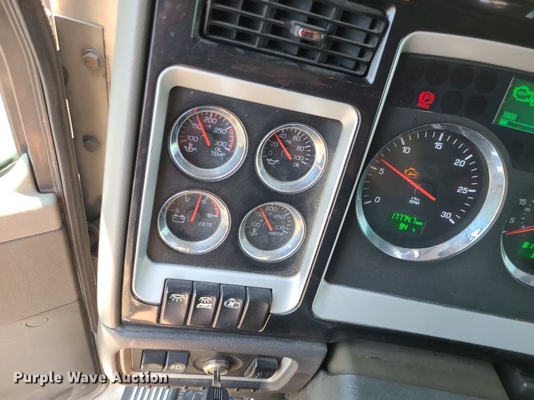 image for item MO9961 2013 Kenworth T660  semi truck