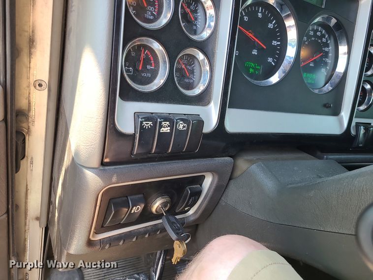 image for item MO9961 2013 Kenworth T660  semi truck