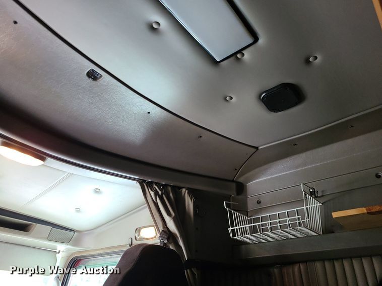 image for item MO9961 2013 Kenworth T660  semi truck