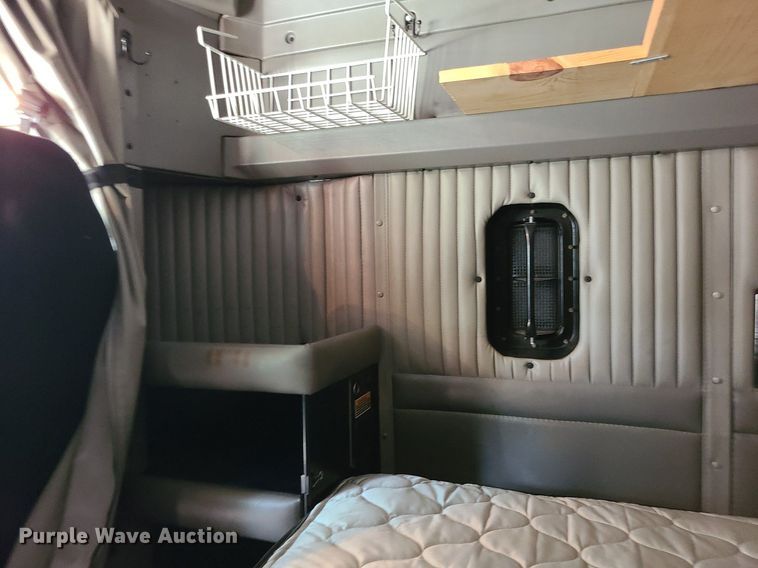 image for item MO9961 2013 Kenworth T660  semi truck