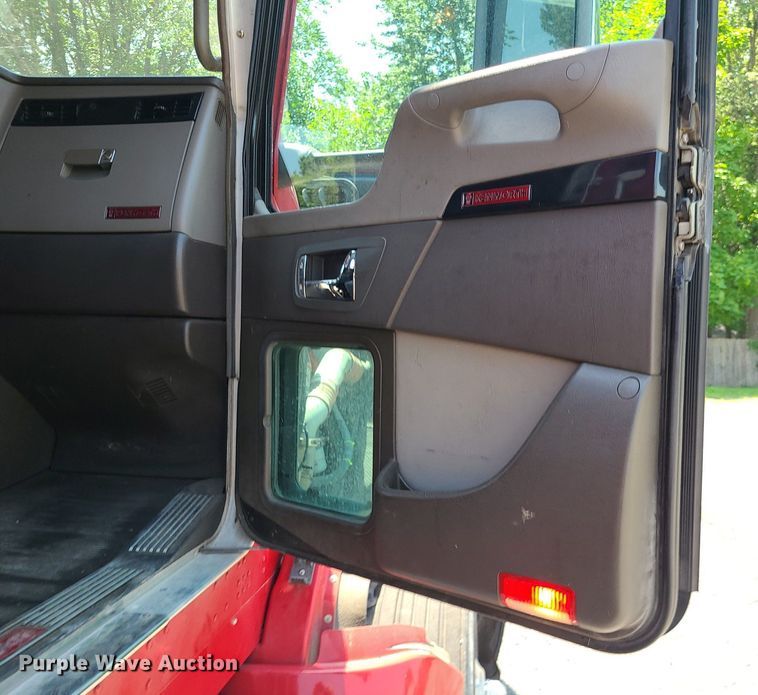 image for item MO9961 2013 Kenworth T660  semi truck