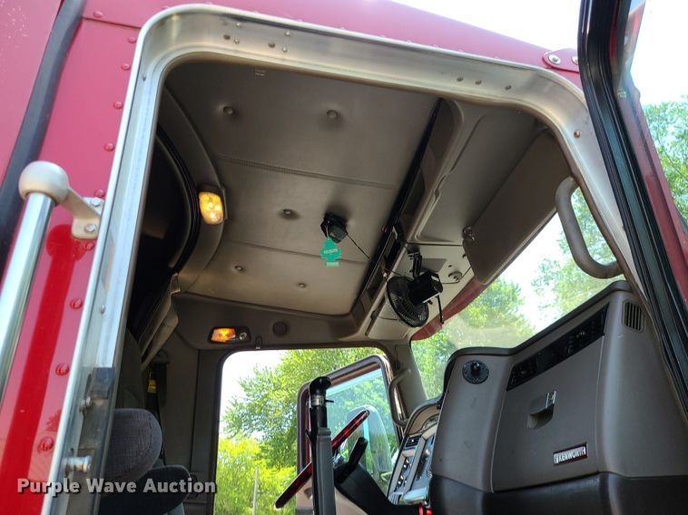 image for item MO9961 2013 Kenworth T660  semi truck