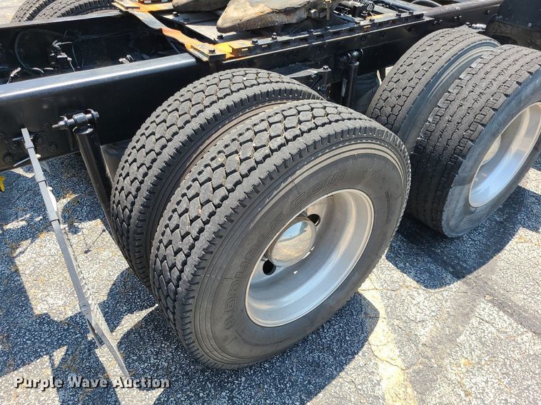 image for item MO9961 2013 Kenworth T660  semi truck