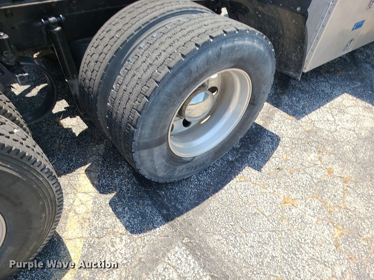 image for item MO9961 2013 Kenworth T660  semi truck