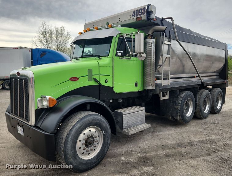 image for item MW9646 2004 Peterbilt 357 dump truck
