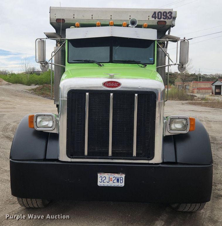 image for item MW9646 2004 Peterbilt 357 dump truck