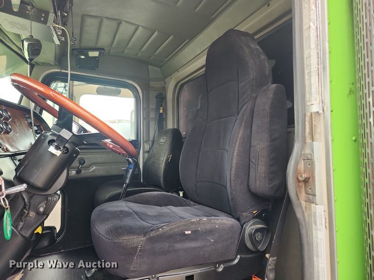 image for item MW9646 2004 Peterbilt 357 dump truck