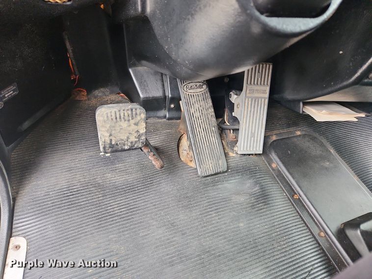 image for item MW9646 2004 Peterbilt 357 dump truck