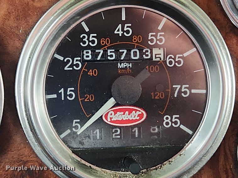 image for item MW9646 2004 Peterbilt 357 dump truck