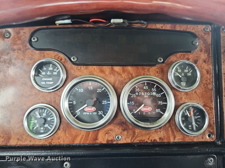 image for item MW9646 2004 Peterbilt 357 dump truck