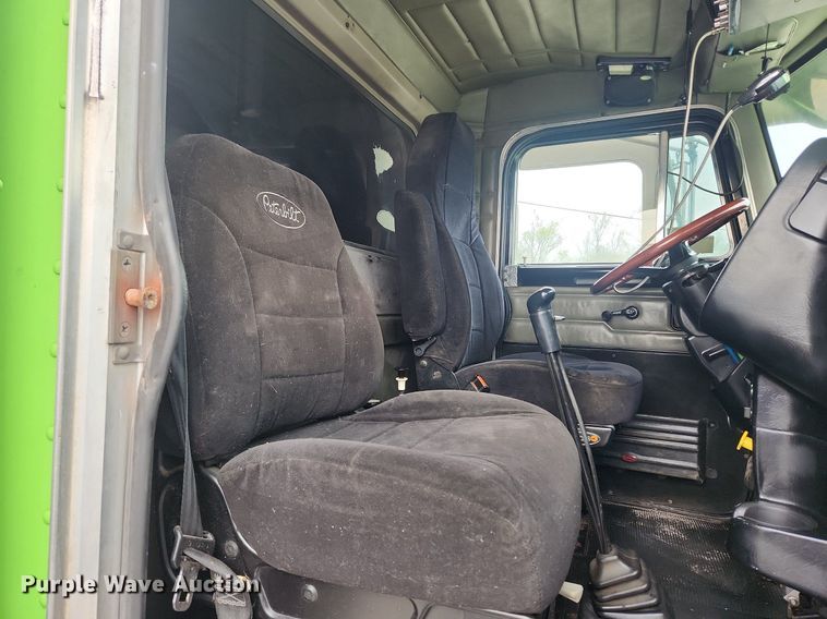 image for item MW9646 2004 Peterbilt 357 dump truck