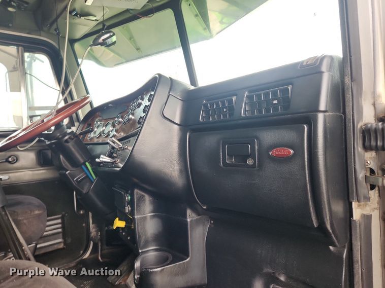 image for item MW9646 2004 Peterbilt 357 dump truck