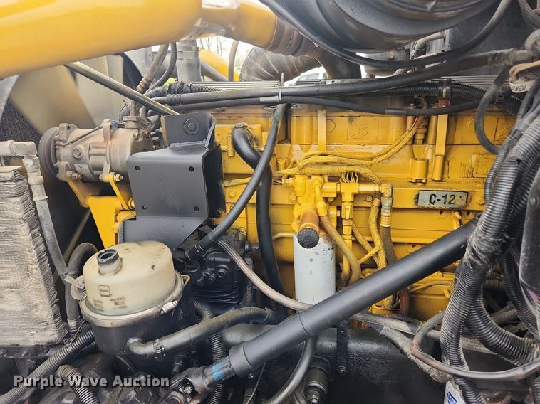 image for item MW9646 2004 Peterbilt 357 dump truck