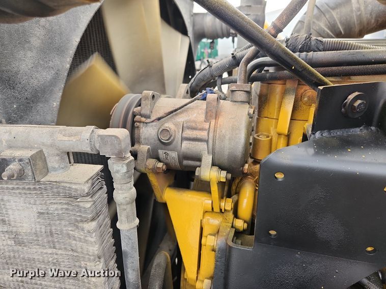 image for item MW9646 2004 Peterbilt 357 dump truck