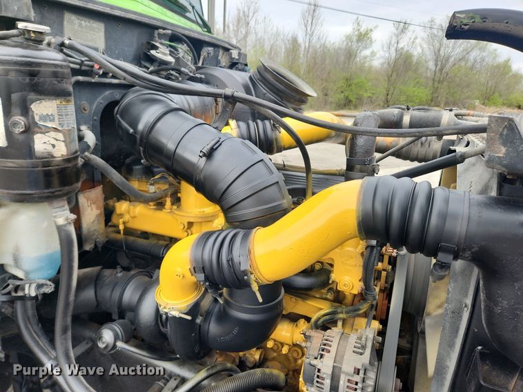 image for item MW9646 2004 Peterbilt 357 dump truck