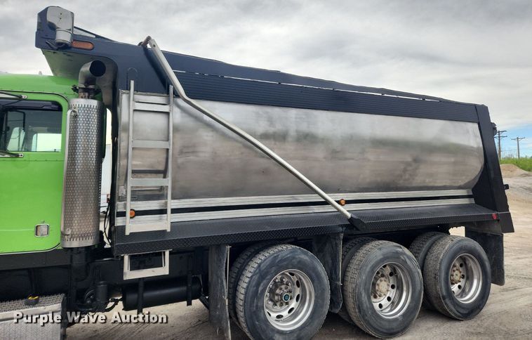 image for item MW9646 2004 Peterbilt 357 dump truck