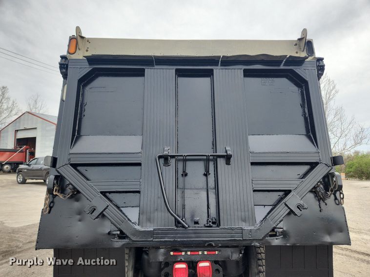 image for item MW9646 2004 Peterbilt 357 dump truck