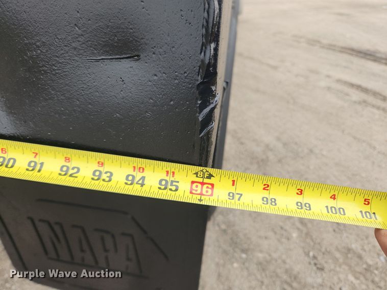 image for item MW9646 2004 Peterbilt 357 dump truck