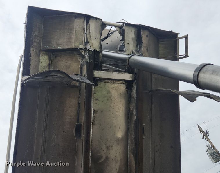 image for item MW9646 2004 Peterbilt 357 dump truck