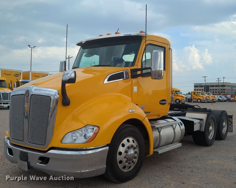 image for item MY9440 2020 Kenworth T680  semi truck