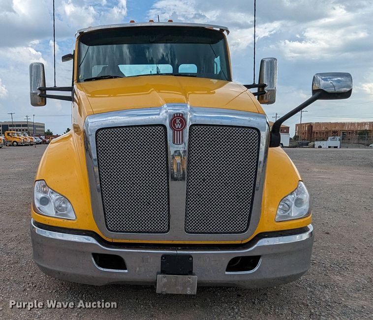 image for item MY9440 2020 Kenworth T680  semi truck