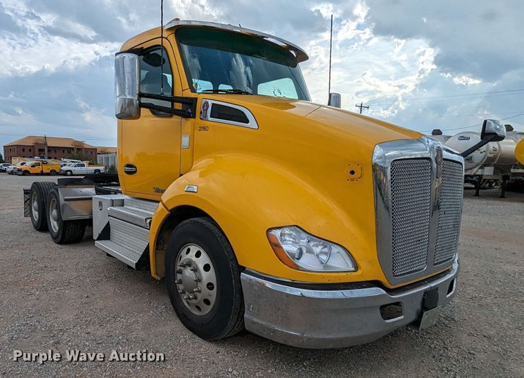 image for item MY9440 2020 Kenworth T680  semi truck