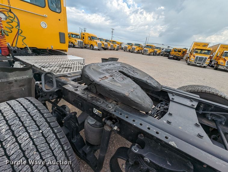 image for item MY9440 2020 Kenworth T680  semi truck