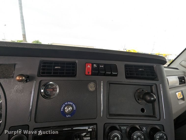 image for item MY9440 2020 Kenworth T680  semi truck