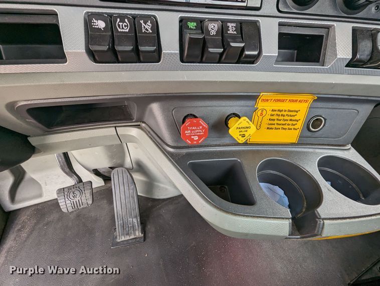 image for item MY9440 2020 Kenworth T680  semi truck