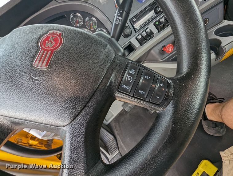 image for item MY9440 2020 Kenworth T680  semi truck