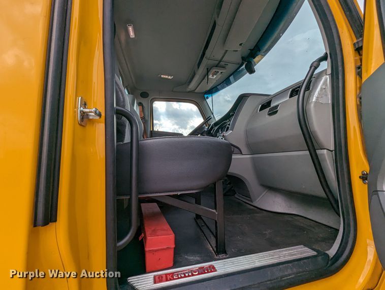 image for item MY9440 2020 Kenworth T680  semi truck