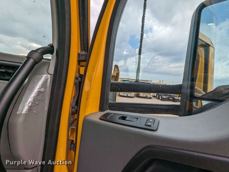 image for item MY9440 2020 Kenworth T680  semi truck