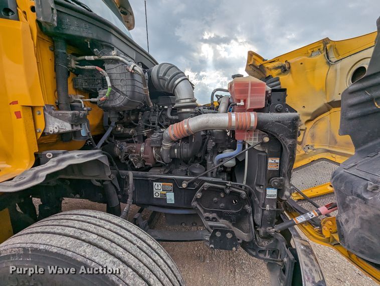 image for item MY9440 2020 Kenworth T680  semi truck