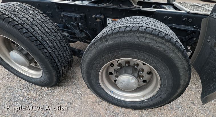 image for item MY9440 2020 Kenworth T680  semi truck