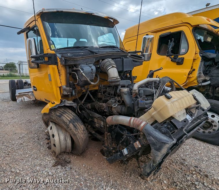 image for item MY9441 2020 Kenworth T680  semi truck