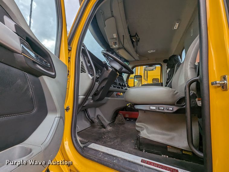 image for item MY9441 2020 Kenworth T680  semi truck