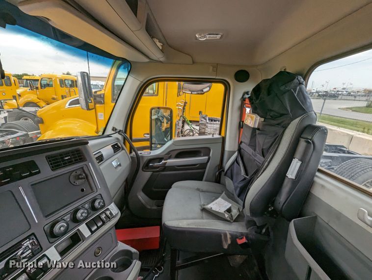 image for item MY9441 2020 Kenworth T680  semi truck