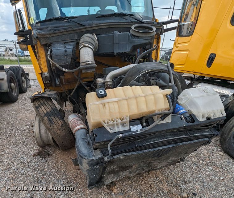 image for item MY9441 2020 Kenworth T680  semi truck