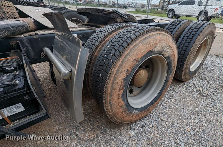 image for item MY9441 2020 Kenworth T680  semi truck