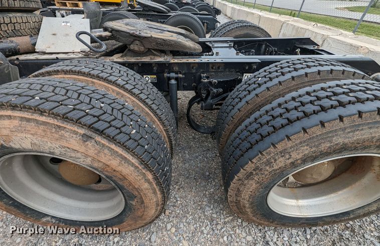 image for item MY9441 2020 Kenworth T680  semi truck