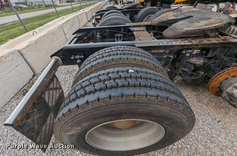 image for item MY9441 2020 Kenworth T680  semi truck