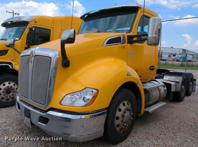 image for item MY9442 2019 Kenworth T680  semi truck