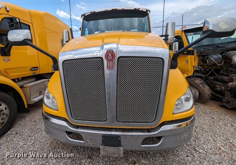 image for item MY9442 2019 Kenworth T680  semi truck