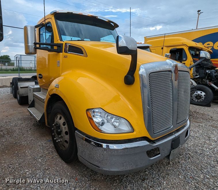 image for item MY9442 2019 Kenworth T680  semi truck